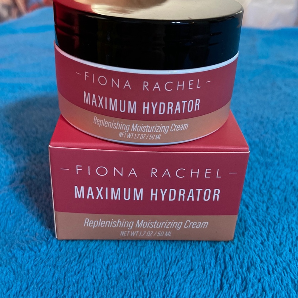 Fiona Rachel Maximum Hydrator Replenishing Moisturizing Cream.